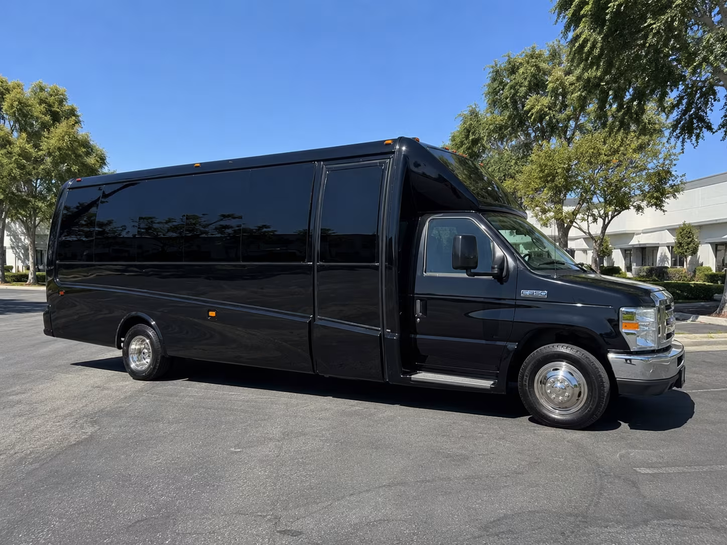 cedar rapids corporate retreat shuttle bus rentals